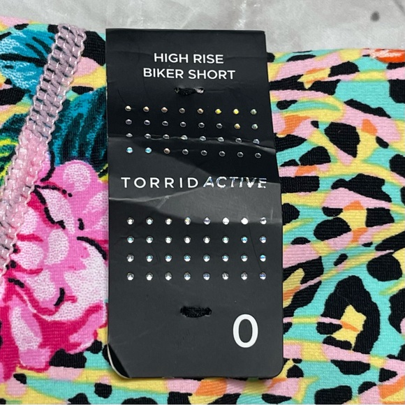 Torrid 0 active bike shorts leopard floral - Picture 5 of 6